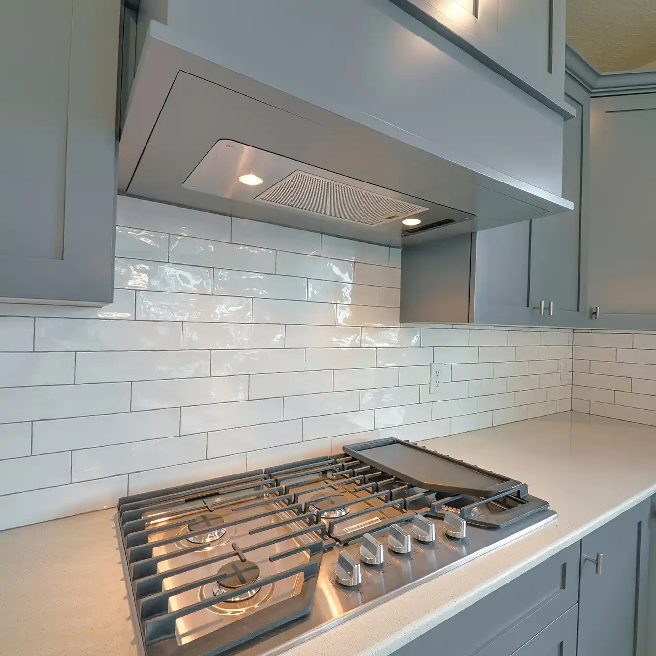 Backsplash Tile Installation – Professional Tile Installation Services Backsplash Tile Installation – Precise Tile Work for a Stylish Kitchen