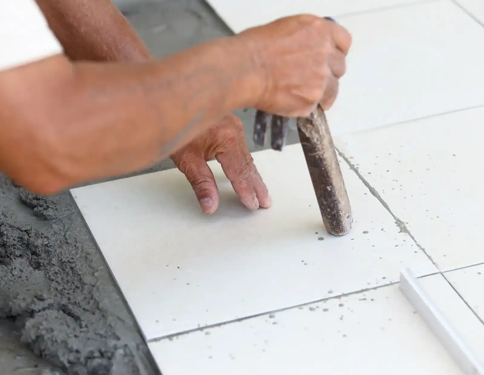 Tile Installation – High-Quality Floor Tile Installation Services Tile Installation – Precision Floor Tiling with Professional Tools